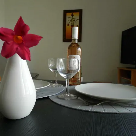 Apartment Les Pins . 2 P Calme Et Terrasse *