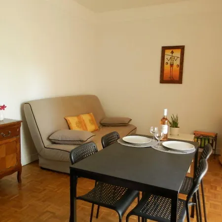 Les Pins . 2 P Calme Et Terrasse Nice