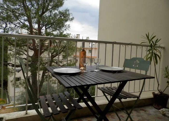 Apartmán Les Pins . 2 P Calme Et Terrasse Nice