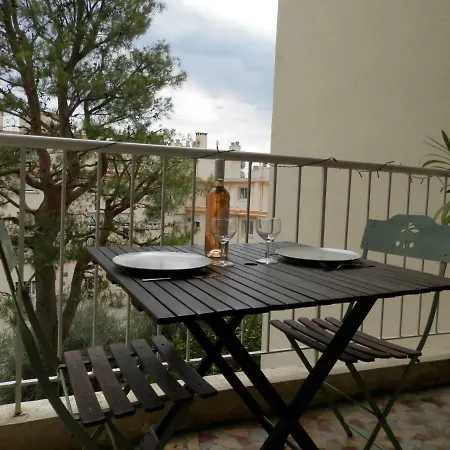 Appartement Les Pins . 2 P Calme Et Terrasse Nice