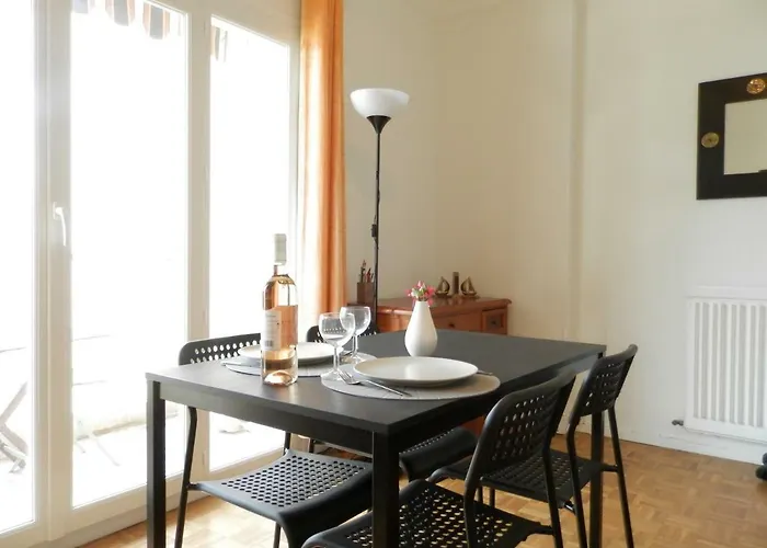 Les Pins . 2 P Calme Et Terrasse Appartamento Nizza